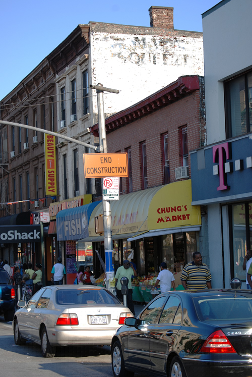 Main Squeeze - Fulton Street - Bed-Stuy, Brooklyn - © Frank H. Jump Main Squeeze - Fulton Street - Bed-Stuy, Brooklyn - © Frank H. Jump