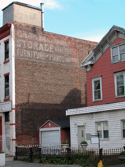 Center Hill Storage & Warehousing Image