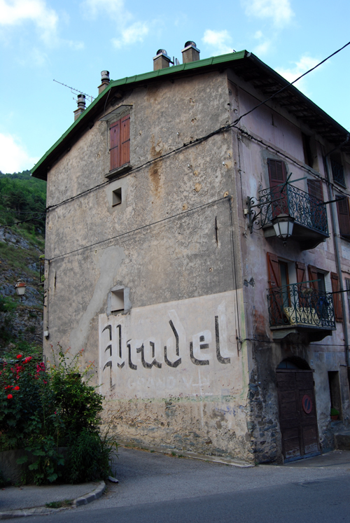Pradel - Provence Haute-Alpes, France - © Frank H. Jump