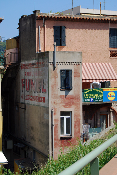 Funel - Cannes, France - © Frank H. Jump