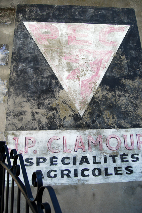 J.P. Clamour - Spécialités Agricoles - © Frank H. Jump