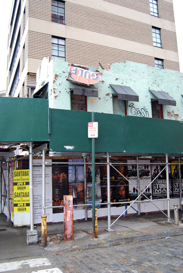 Former Gulf Station - West 12th & West Streets