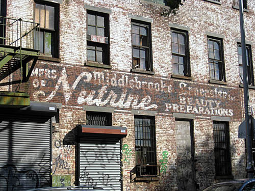 Nutrine - Williamsburg - Miss Heather