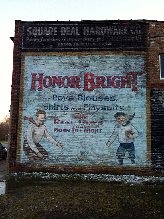 In Highland Park, Mich., ‘Ghost Signs’ of a Brighter Era - NYTimes.com